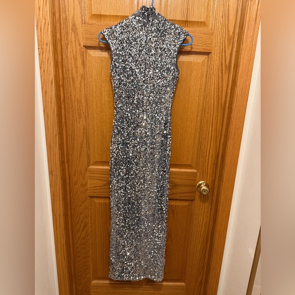 NWOT Bardot Kelso Velvet Sequin Maxi Dress XS Silver - Picture 2 of 3